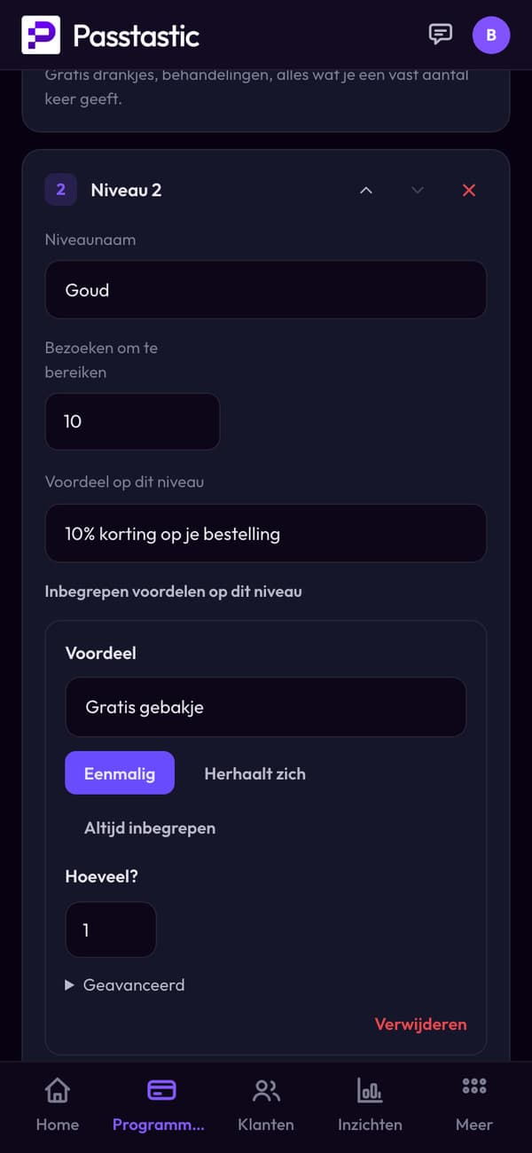 Niveaus en voordelen: Goud na 10 bezoeken, 10% korting op je bestelling en een inbegrepen gratis gebakje