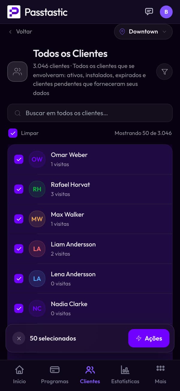 Cinco clientes marcados na lista, com um botão Ações