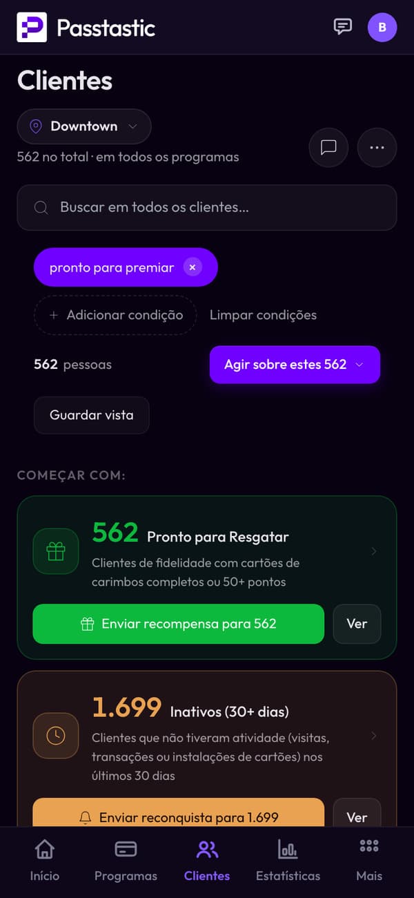Clientes filtrados por prontos para a recompensa: 562 pessoas, com o botão Agir sobre todos os 562