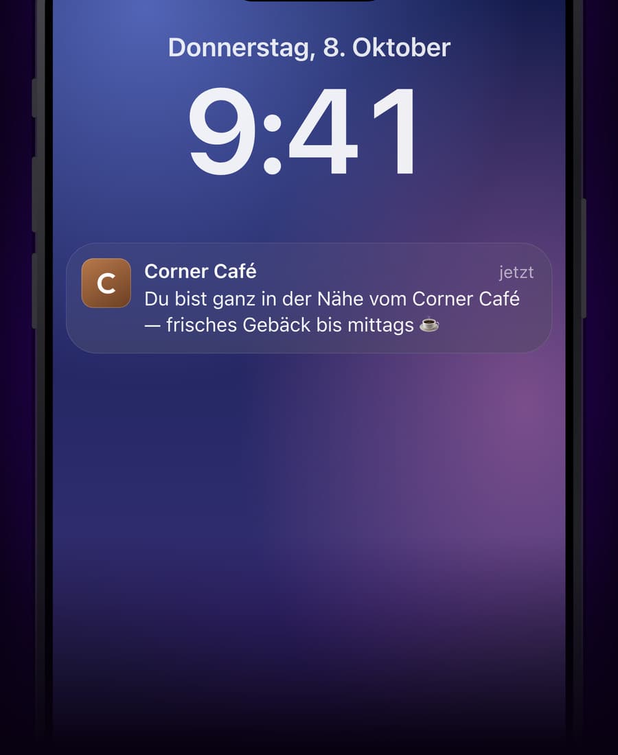 Ein Sperrbildschirm mit der Erinnerung von Corner Café: Du bist ganz in der Nähe vom Corner Café — frisches Gebäck bis mittags