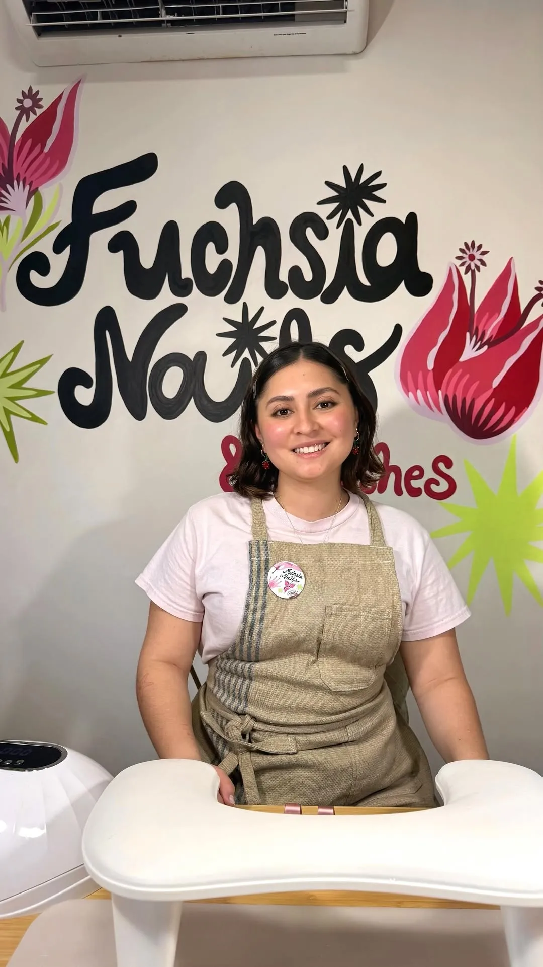Estela, propietaria de Fuchsia Nails