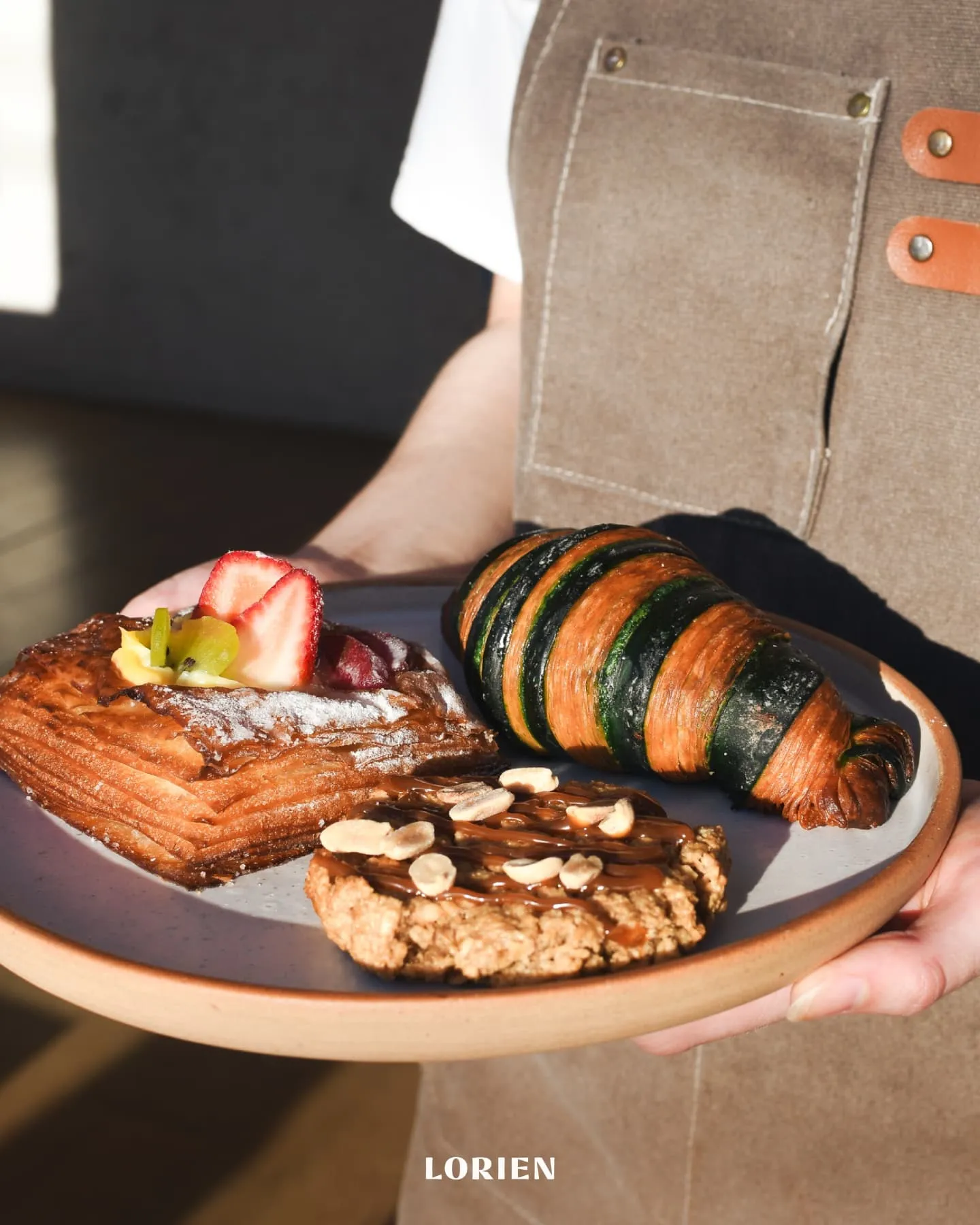 Vitrine met producten bij Lorien Bakehouse