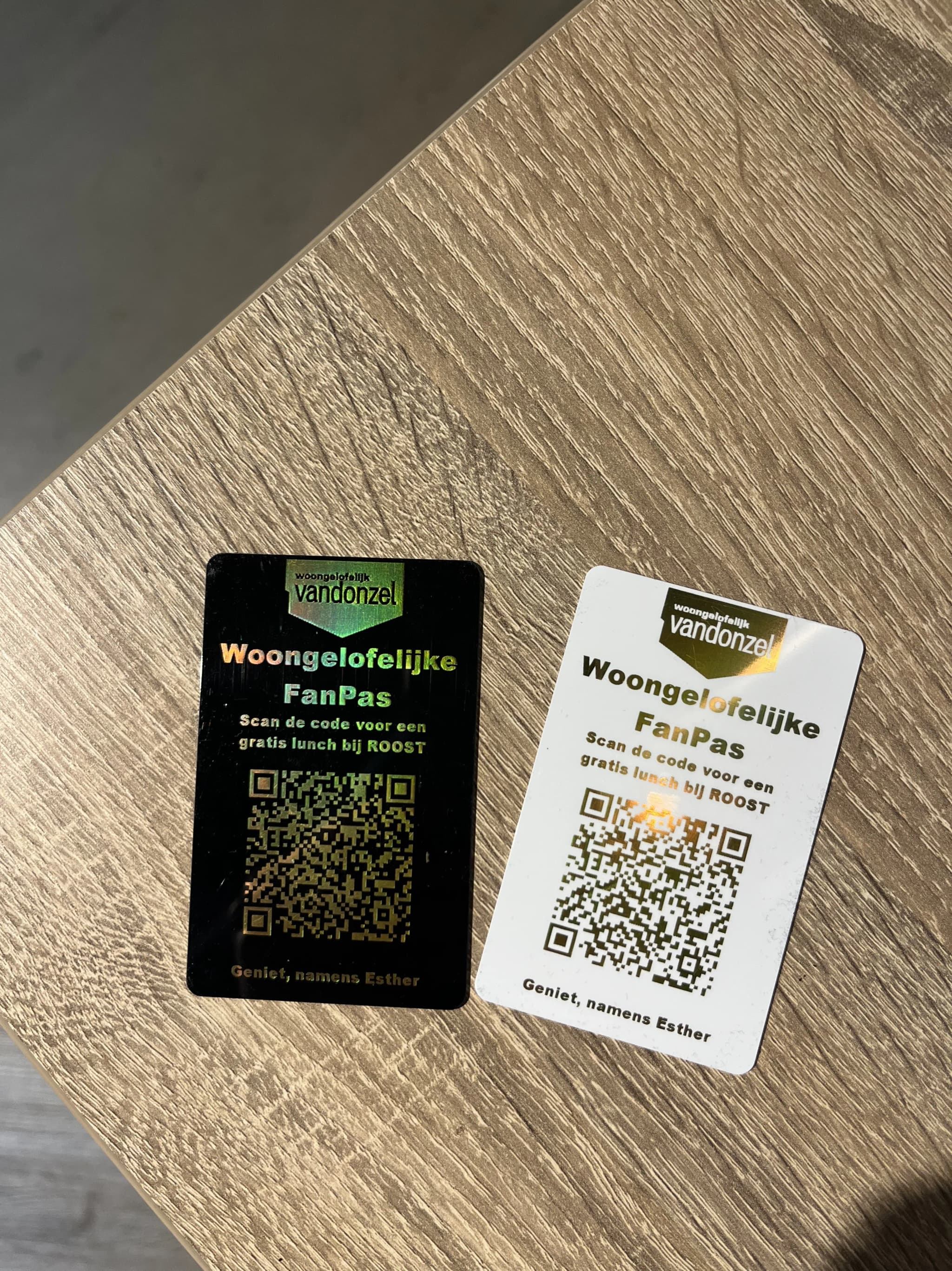 Witte en zwarte kortingsbon-scankaarten