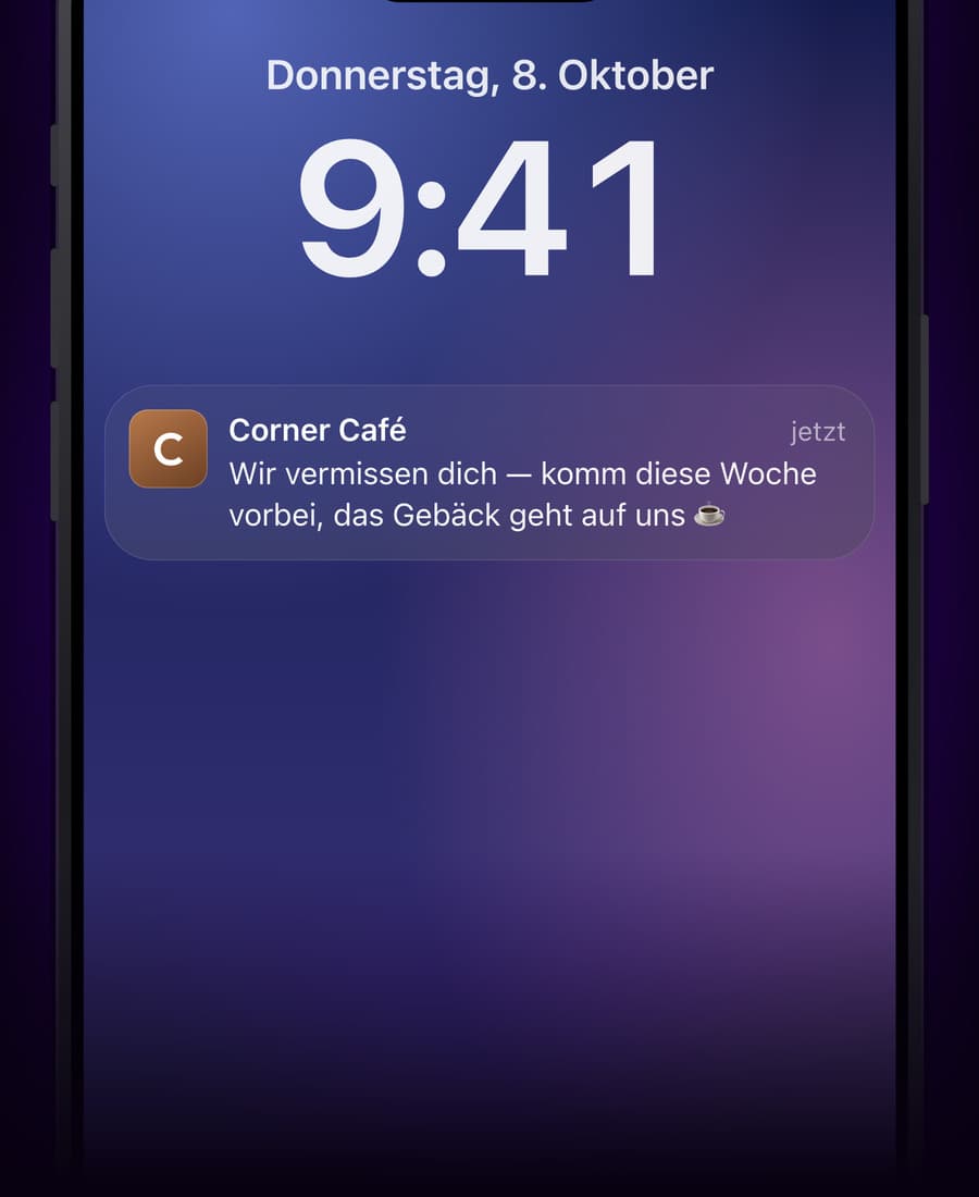 Ein Sperrbildschirm mit einer Nachricht vom Corner Café: Wir vermissen dich — komm diese Woche vorbei und hol dir ein Gebäck gratis