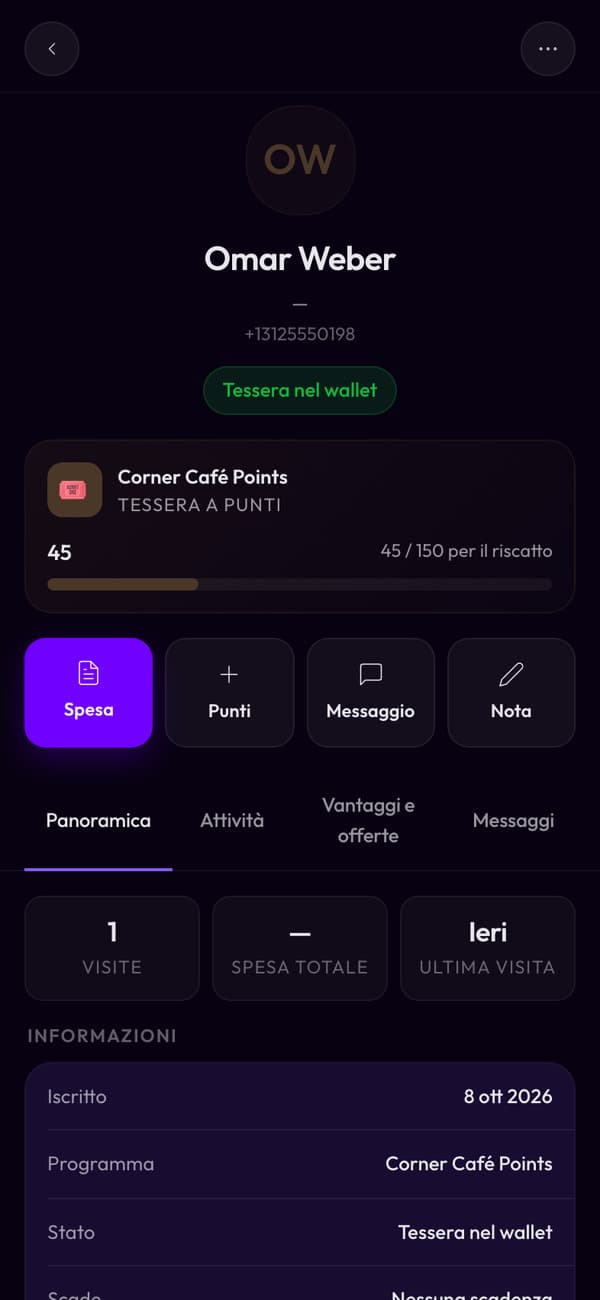 Un cliente in Passtastic: nome, telefono, la carta nel wallet e i suoi timbri