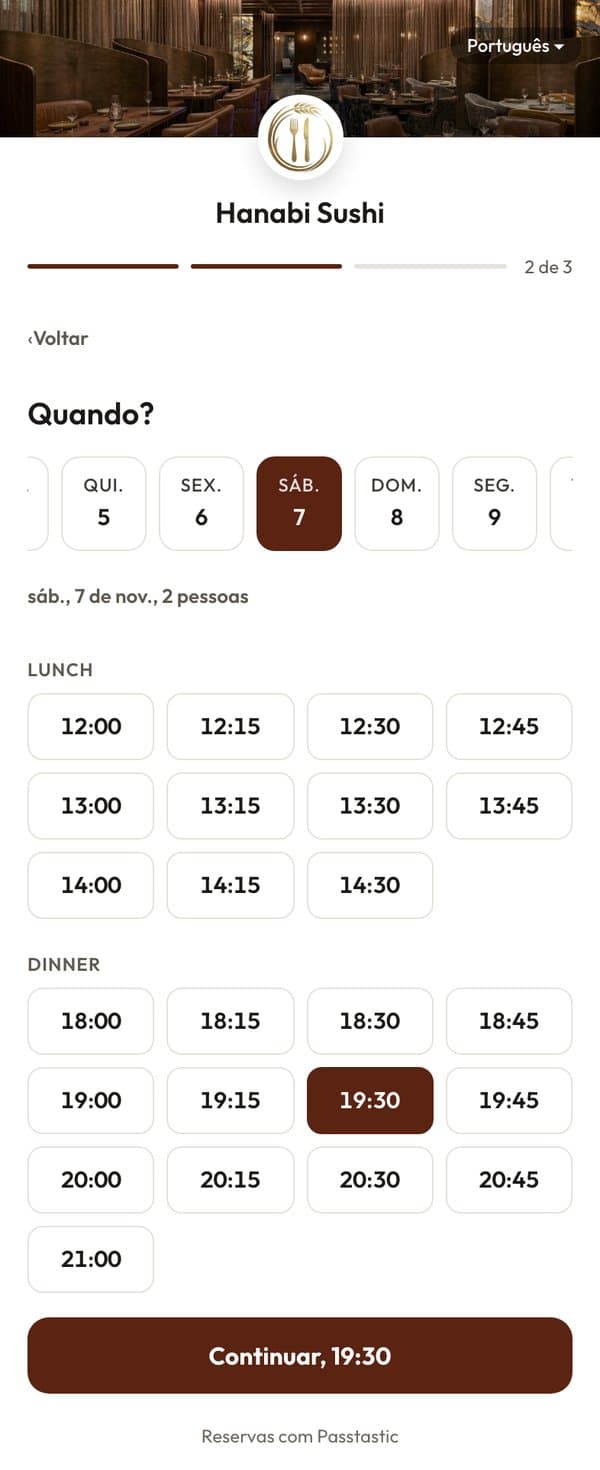 A página de reservas num celular: sábado, 7 de novembro, horários de almoço e jantar, com 19:30 escolhido