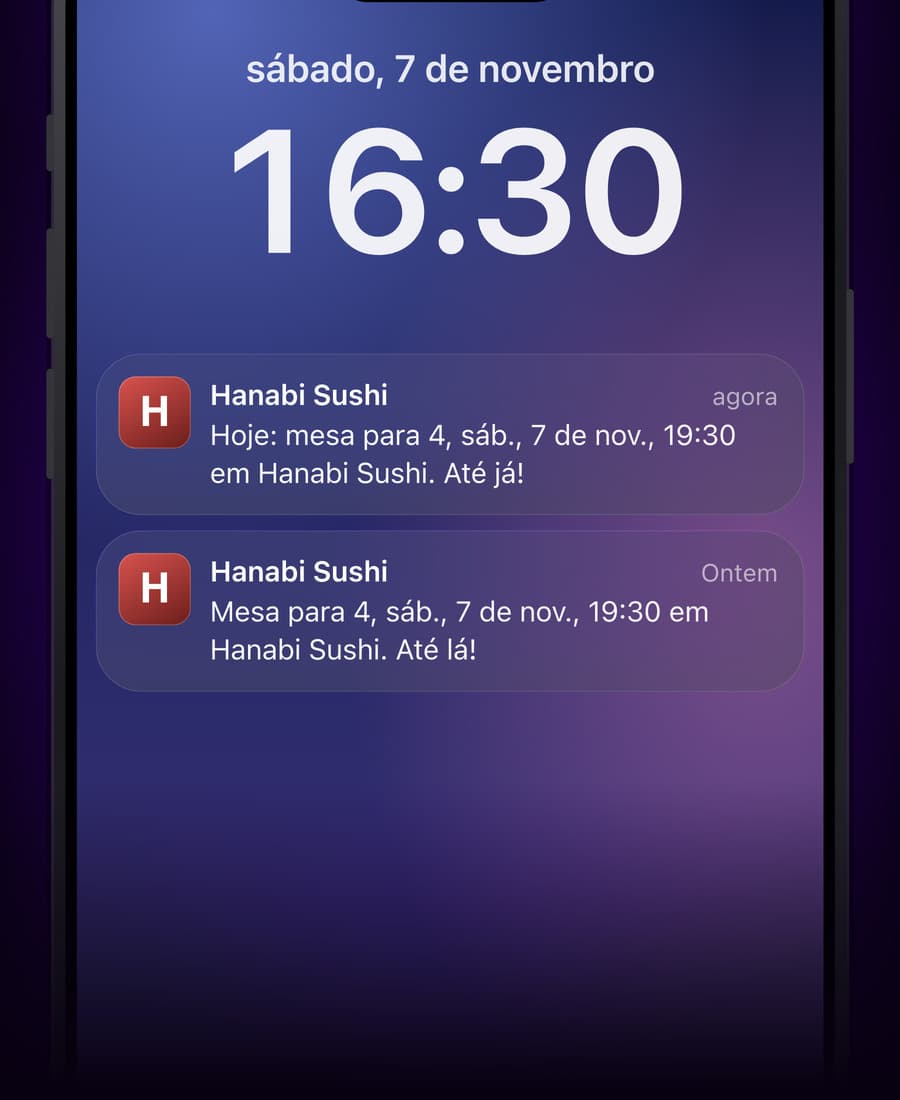 Uma tela de bloqueio com o lembrete da carteira do Hanabi Sushi três horas antes da mesa