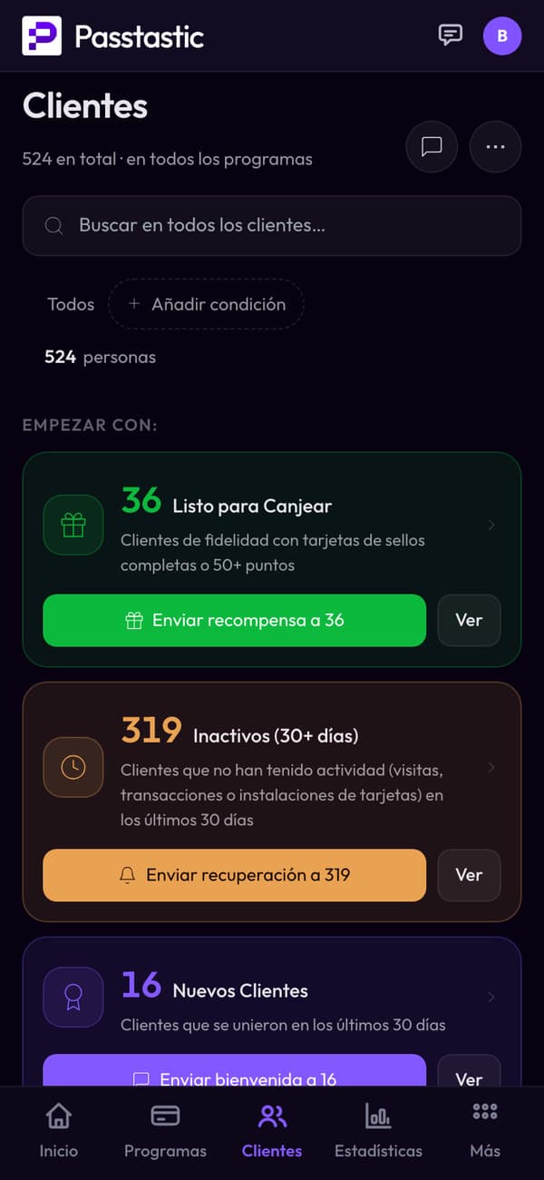 La pantalla de clientes de Fern & Thread: cada cliente con sus visitas, puntos y última visita, y grupos para quien ya puede canjear una recompensa o no ha vuelto en 30 días
