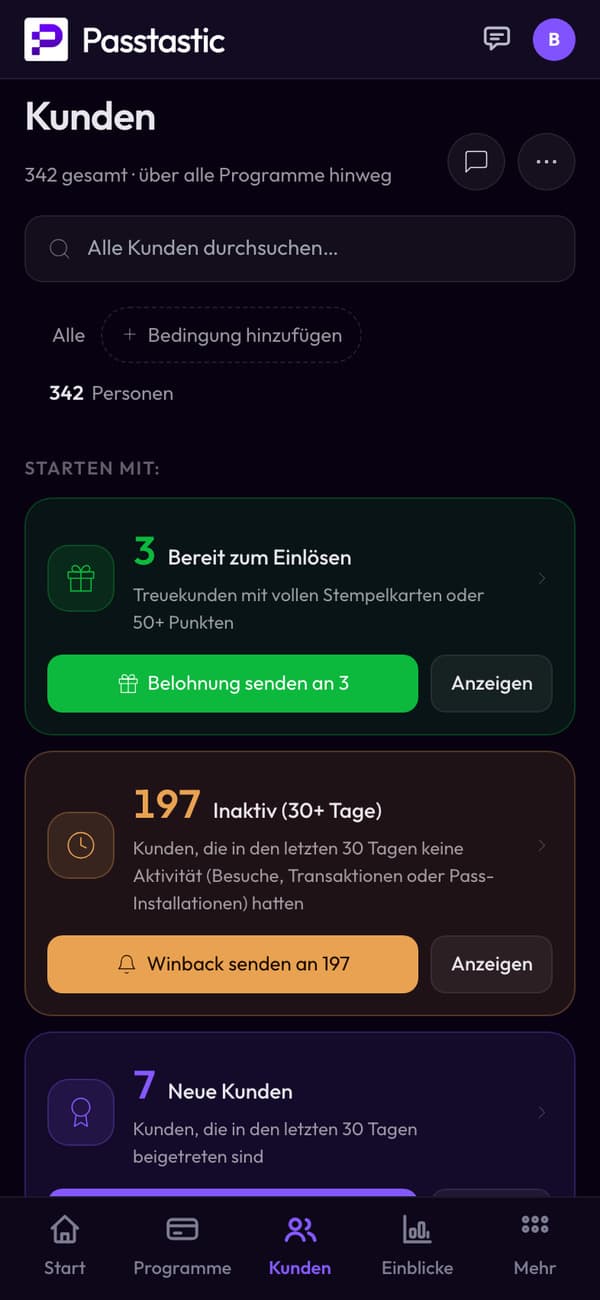 Der Kunden-Bildschirm von Studio Lumi: alle Kundinnen und Kunden mit Besuchen, Stempeln und letztem Besuch, dazu Gruppen für alle, die eine Prämie einlösen können oder seit 30 Tagen nicht da waren