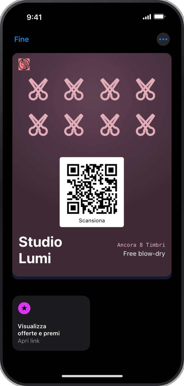 La carta a timbri di Studio Lumi, aperta in Apple Wallet su un iPhone